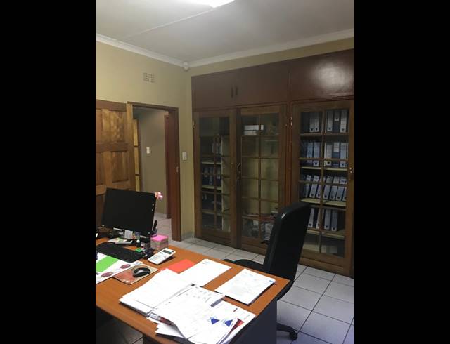 900M² OFFICE FOR SALE IN BO-DORP
